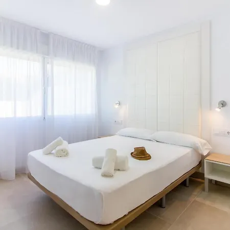 3 Bedroom Cozy In Дения